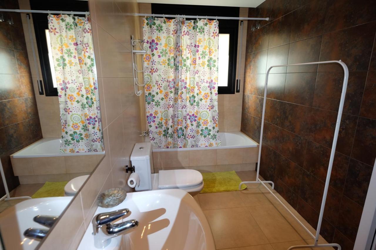 Inass Apartment Ситжес Екстериор снимка