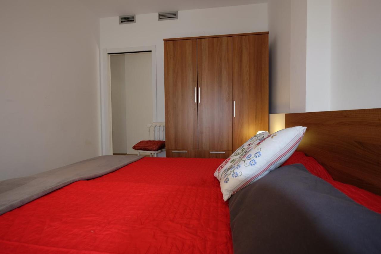 Inass Apartment Ситжес Екстериор снимка